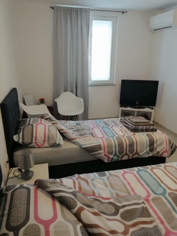Studio Apartment Mila Пула Экстерьер фото